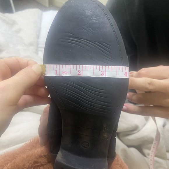 Cute black leather booties - Picture 7 of 9